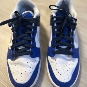 Nike dunk low Blue/White size 9. Very nice !!!